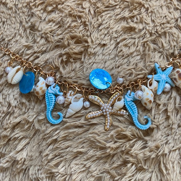NWOT sea shell themed bracelet - Picture 3 of 3